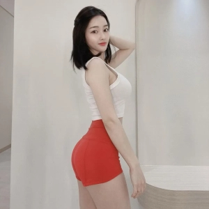 민아