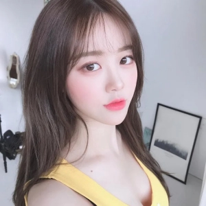 민아